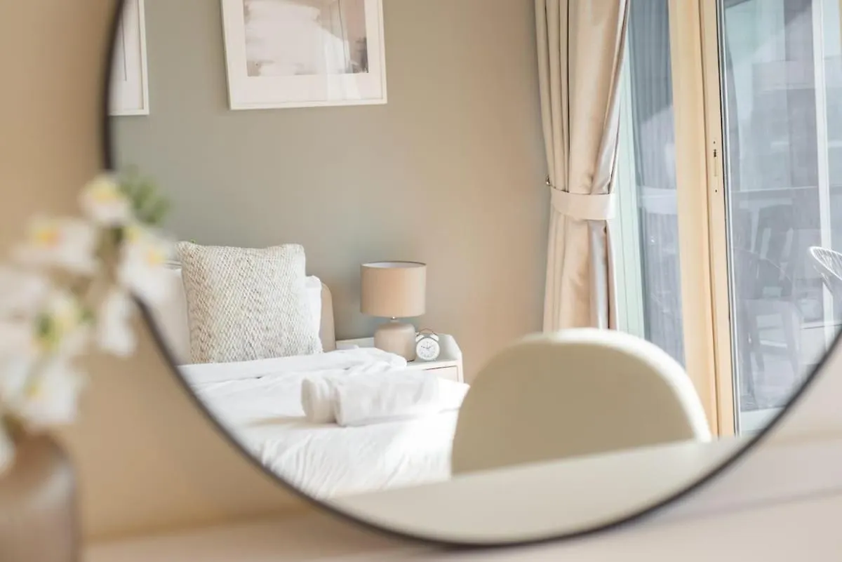 Modern Room In Lakeshore Spacious Room For 4 Dubai